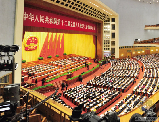當日上午，國務院總理李克強在會上做了2016年政府工作報告。